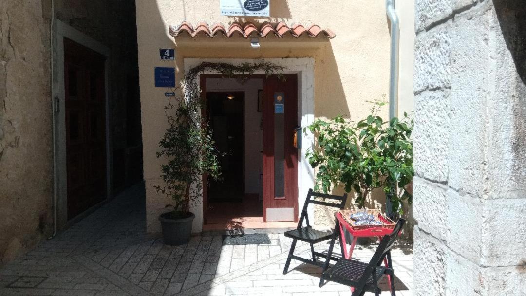Old Town Charmer Apartmán *